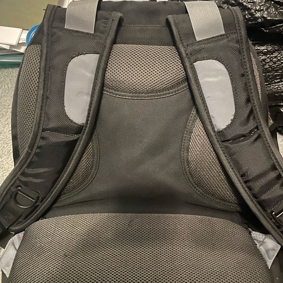 Targus Drifter II Black/Grey Backpack - Picture 2 of 5